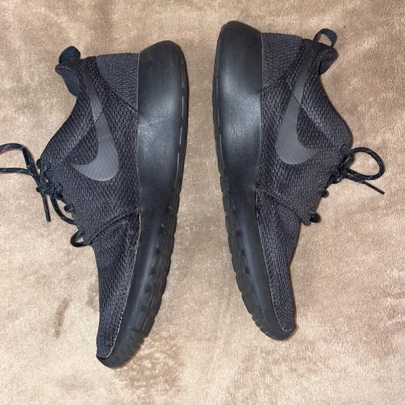 Black Nikes - Picture 3 of 5